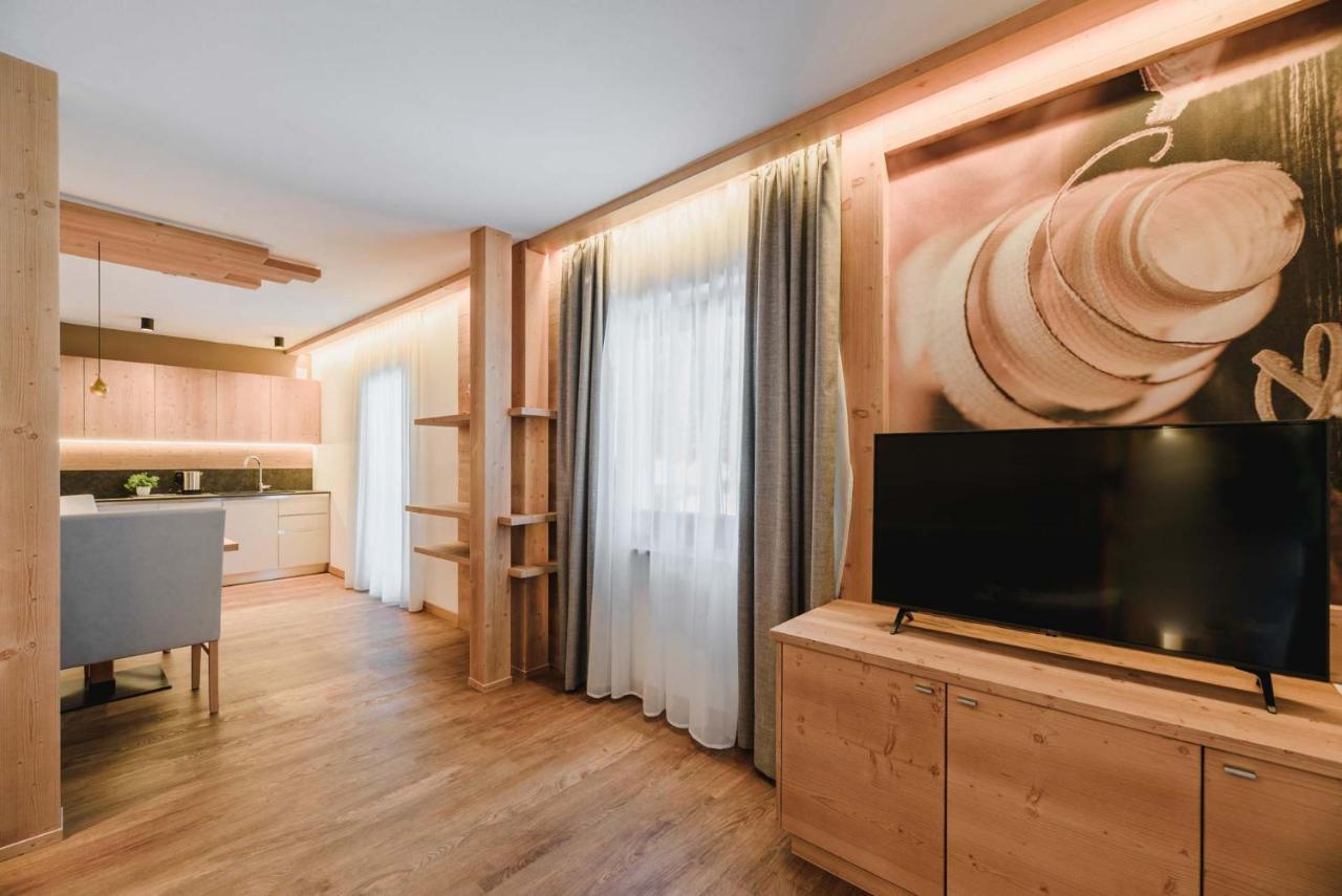 Cesa Edelweiss Living & Spa กัมปีเตลโลดีฟัสซา ภายนอก รูปภาพ