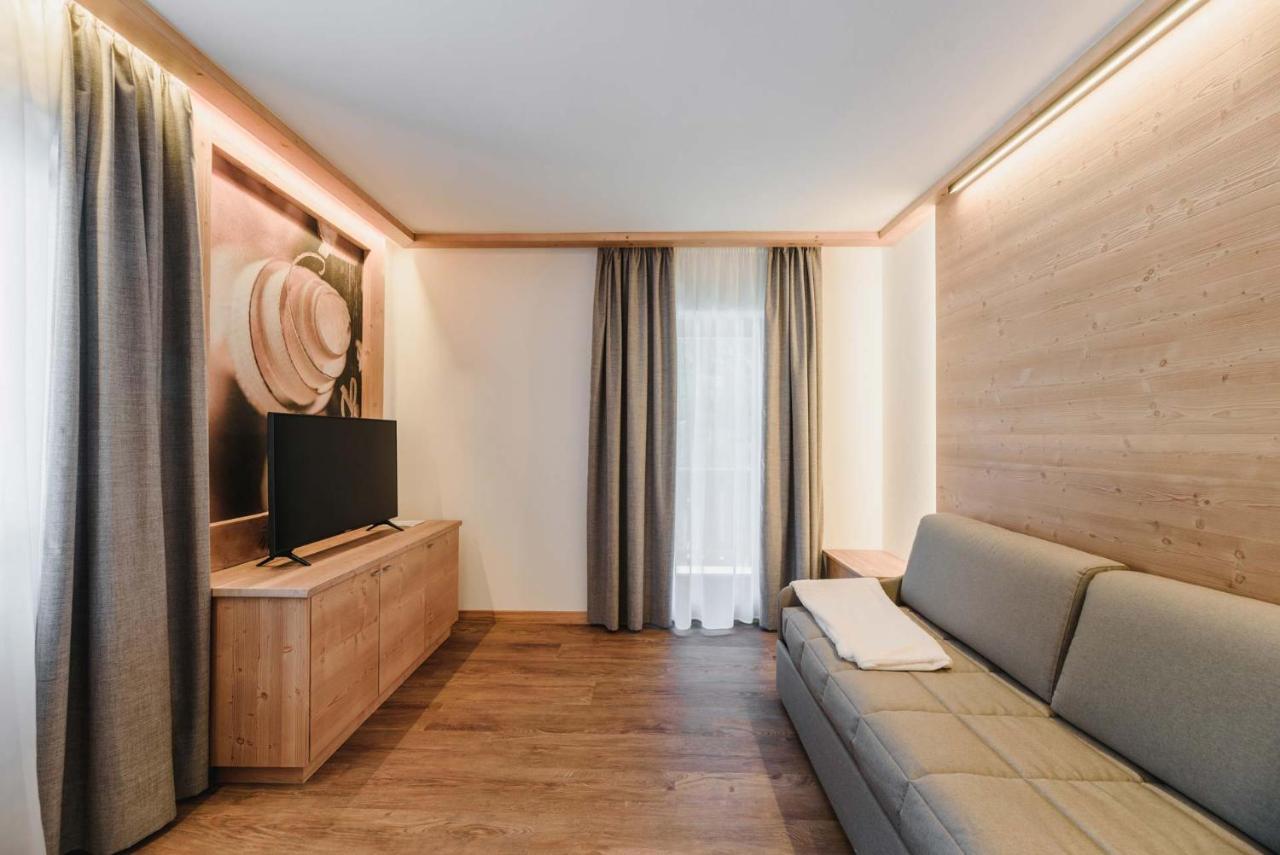 Cesa Edelweiss Living & Spa กัมปีเตลโลดีฟัสซา ภายนอก รูปภาพ